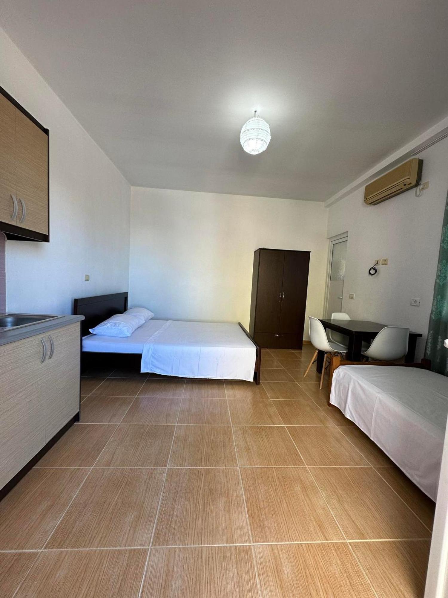 Dane Apartment Ksamil Esterno foto